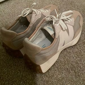 i’m selling new balance only been wore once basically fresh out the box
